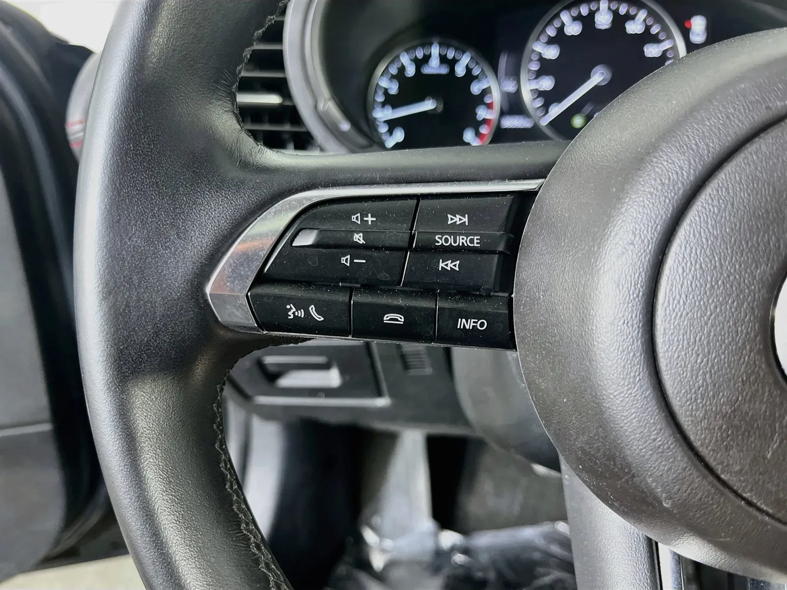Mazda Mazda3 photo 14