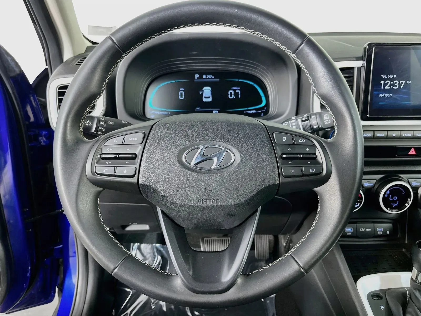 Hyundai Venue photo 14