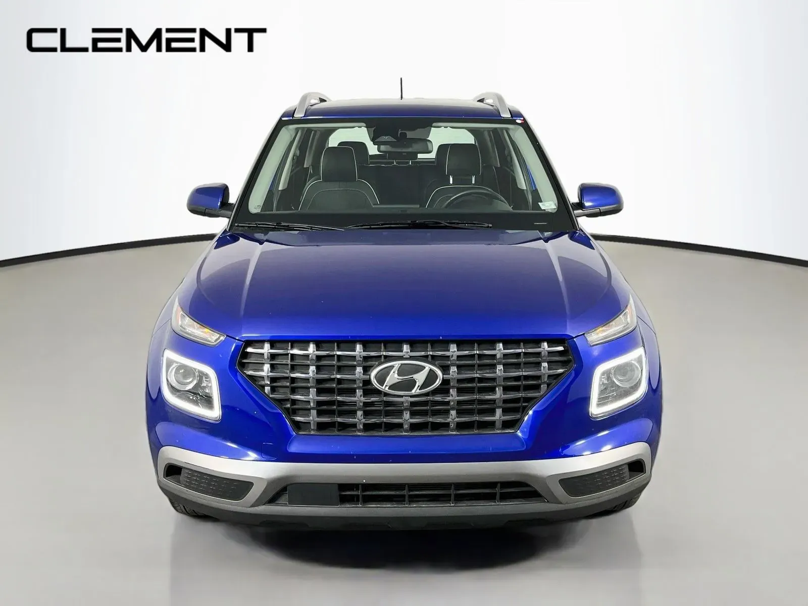 Hyundai Venue photo 3