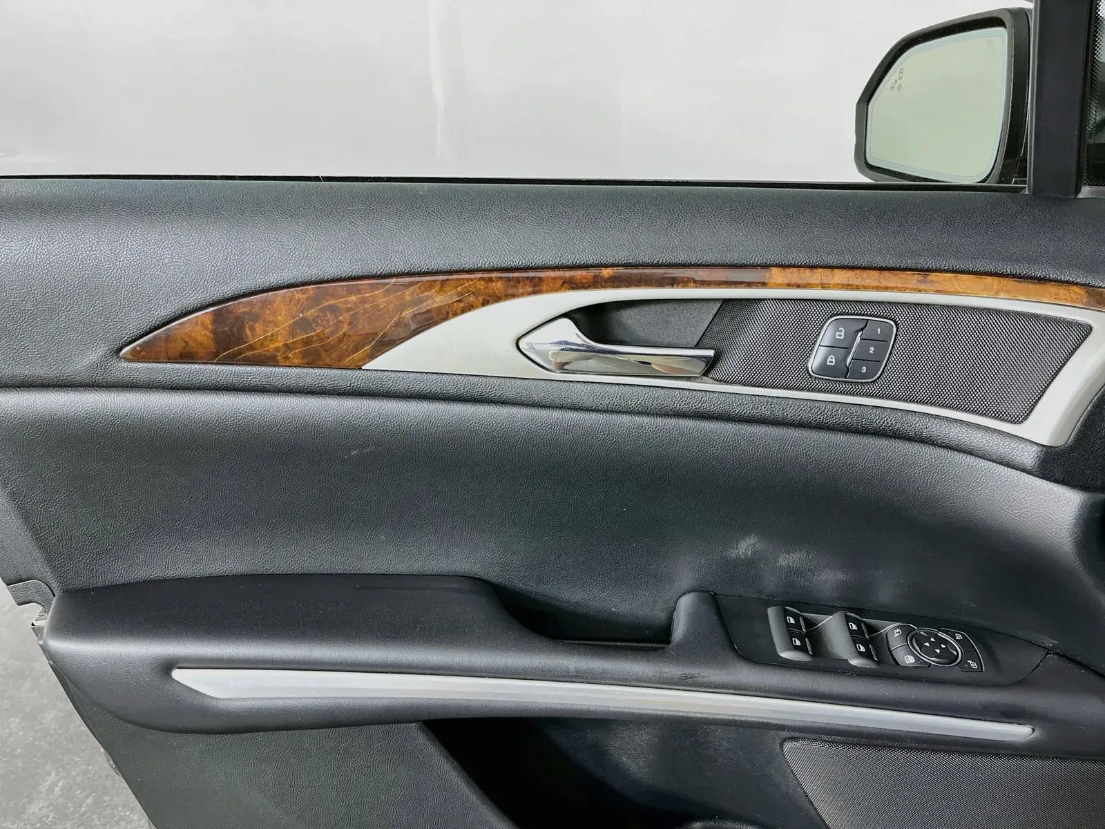 Lincoln MKZ photo 23