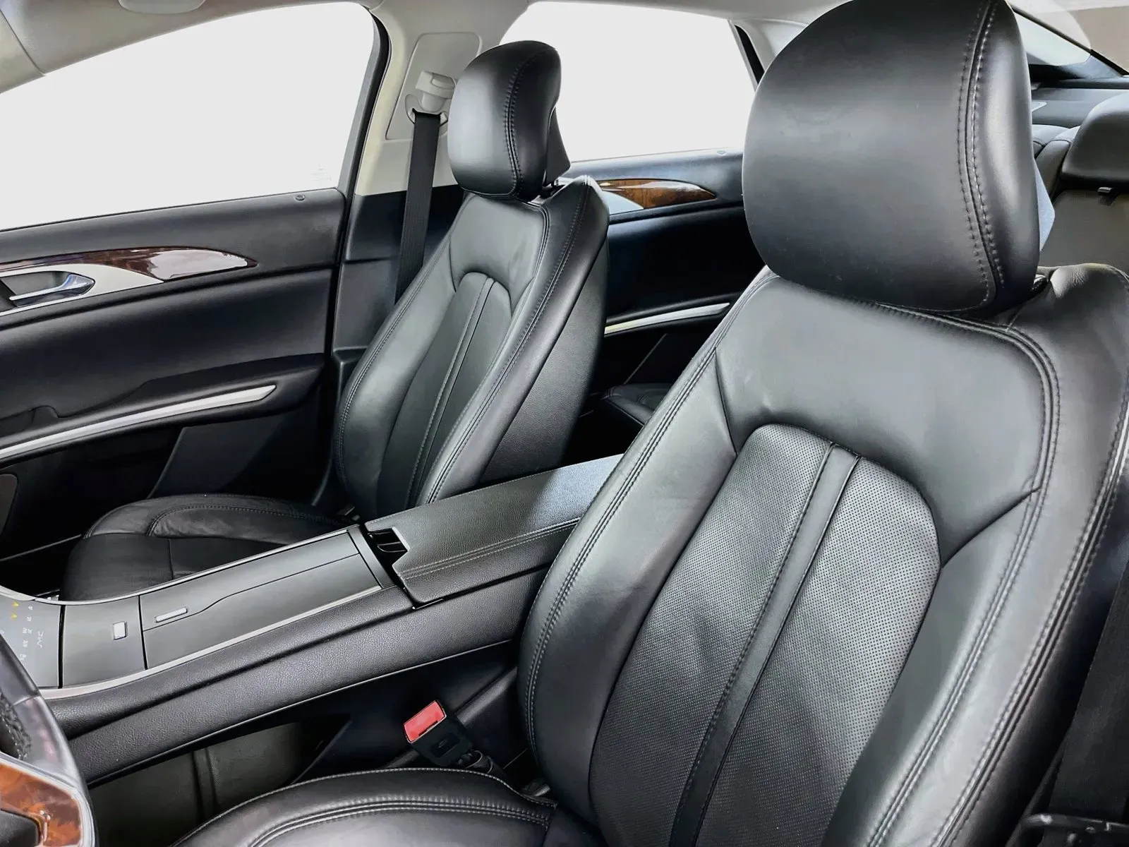 Lincoln MKZ photo 26