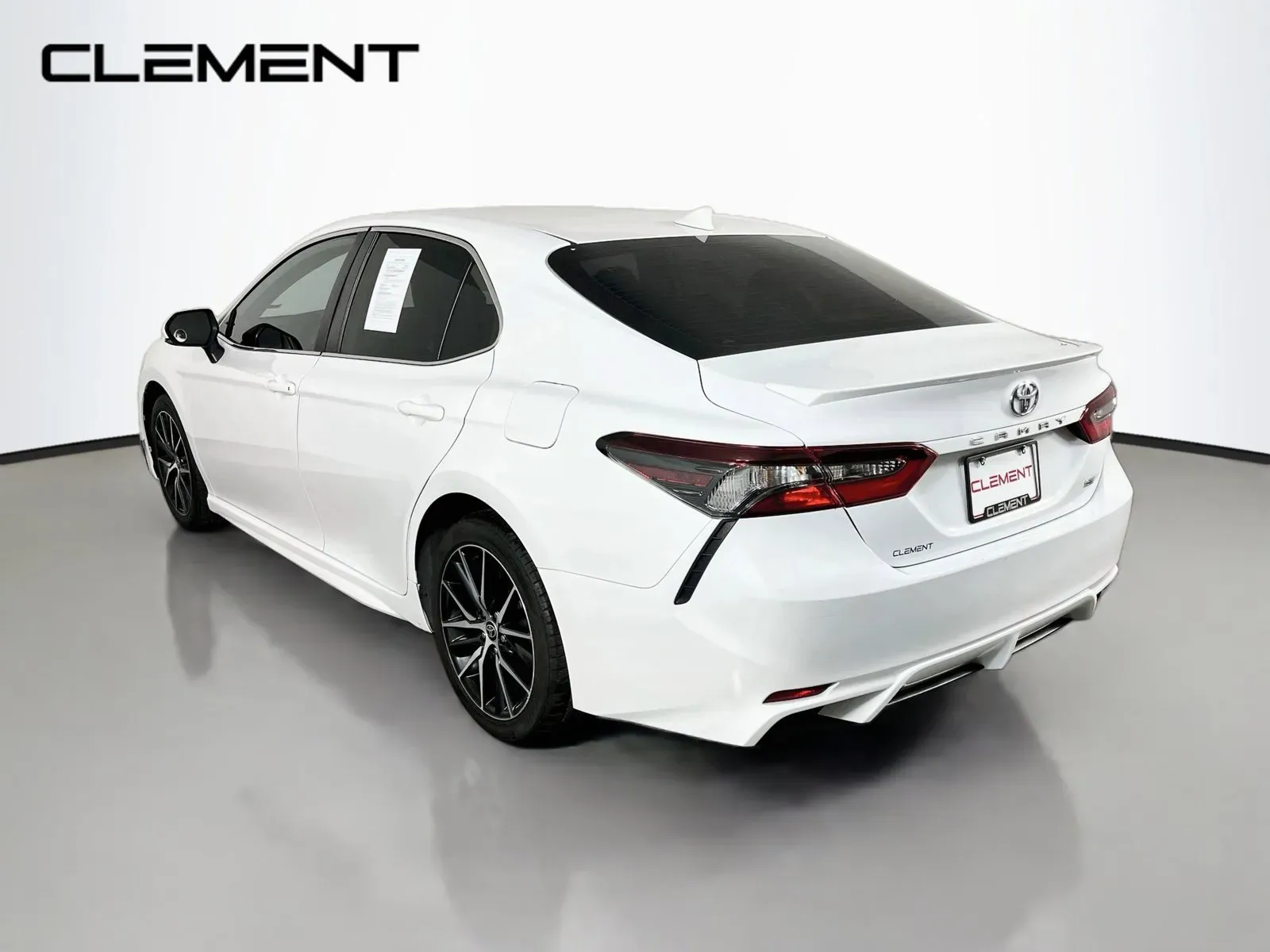Toyota Camry photo 9
