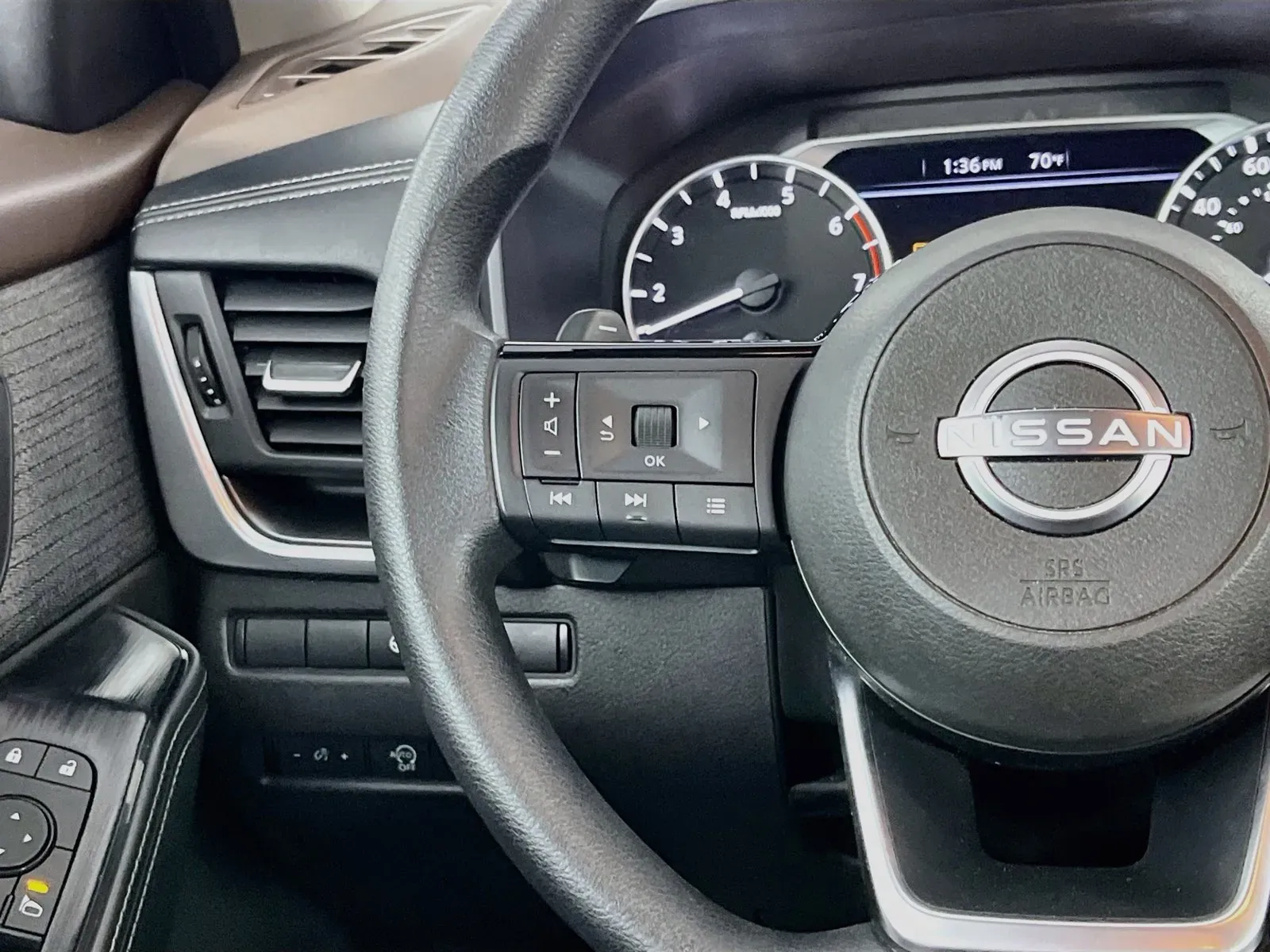 Nissan Rogue photo 11