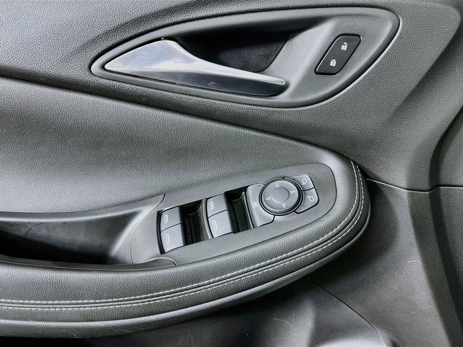 Buick Encore GX photo 18
