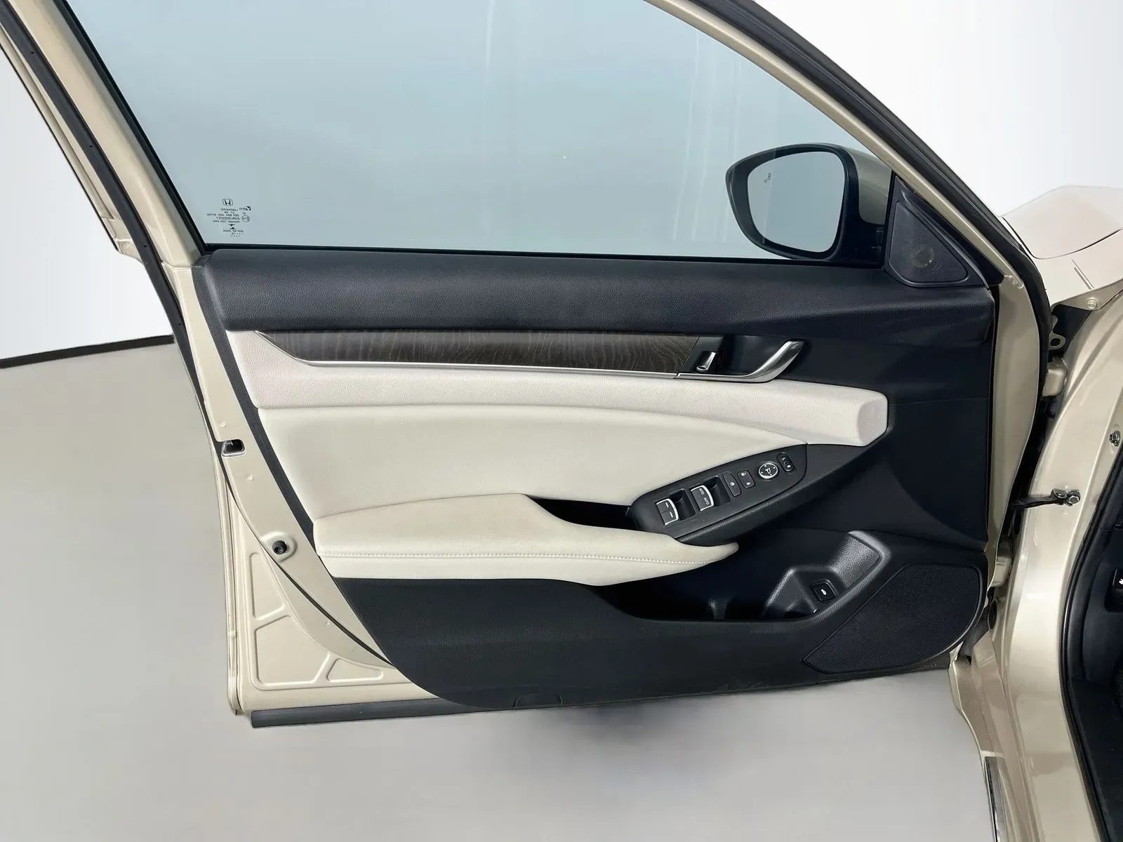 Honda Accord photo 28