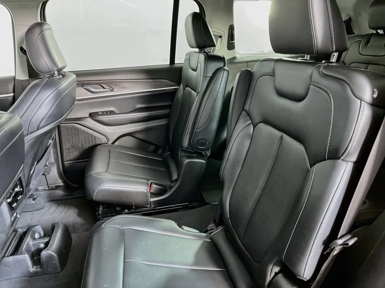 Jeep Grand Cherokee L photo 32
