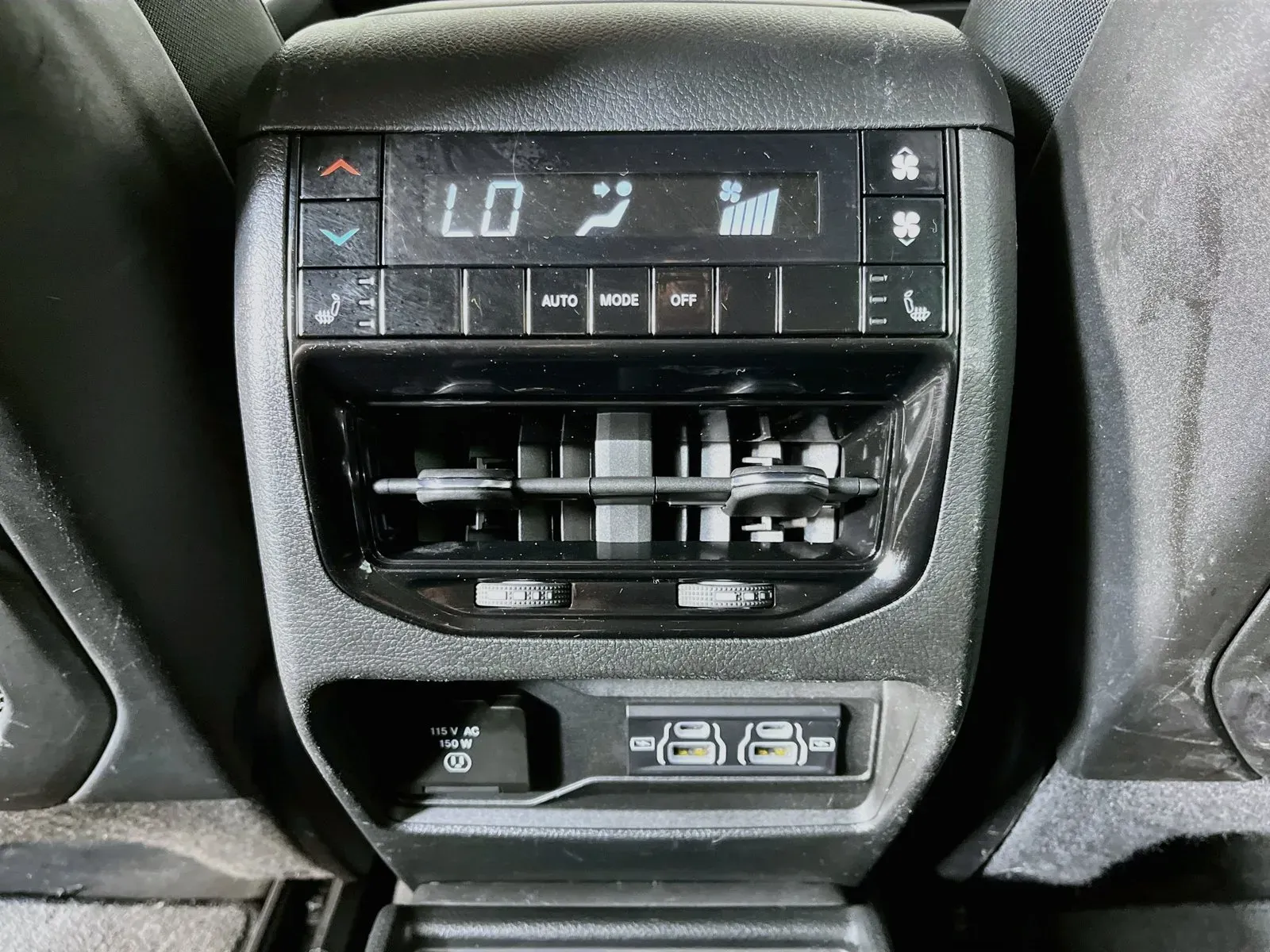 Jeep Grand Cherokee L photo 34