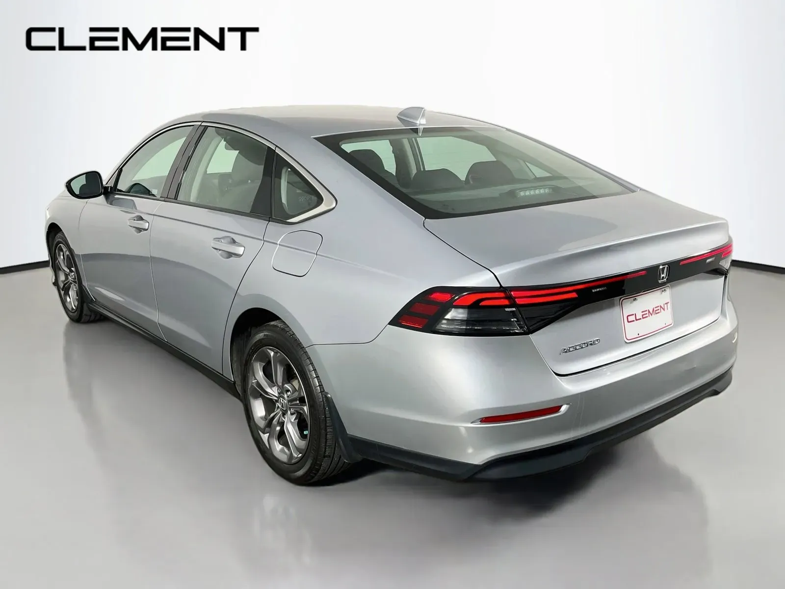 Honda Accord photo 9