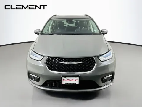 Another view of 2023 Chrysler Pacifica Limited for sale in Florissant, MO at Clement Pre-Owned