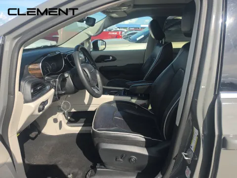 More photos of 2023 Chrysler Pacifica Limited at Clement Pre-Owned, MO