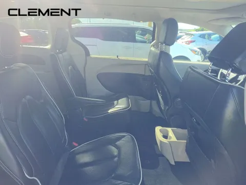 More photos of 2023 Chrysler Pacifica Limited at Clement Pre-Owned, MO