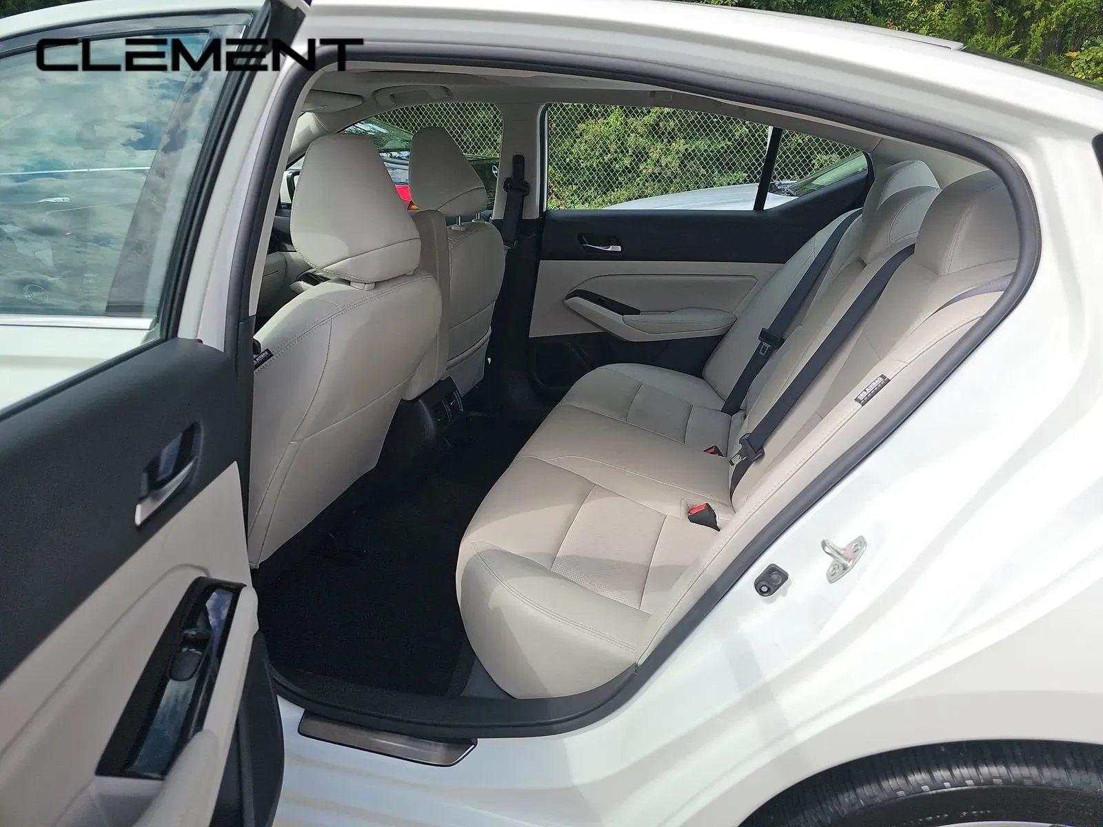 Nissan Altima photo 5