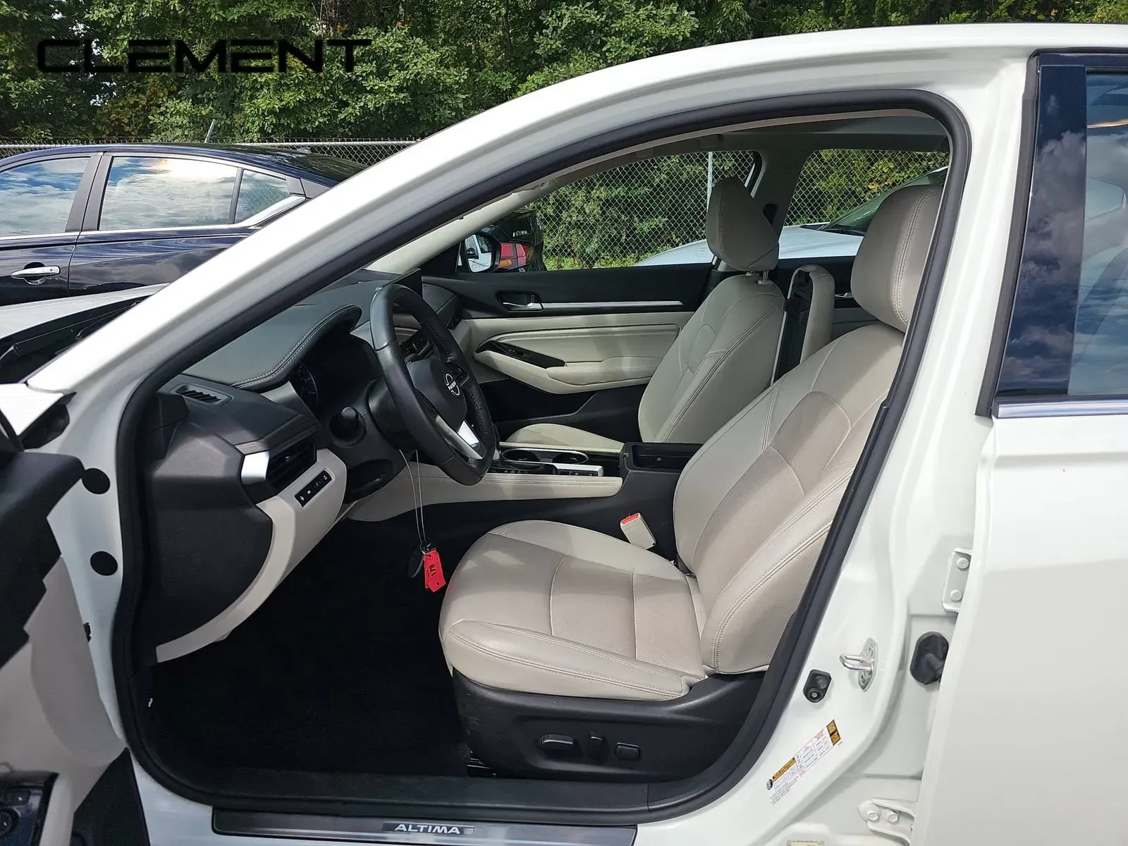 Nissan Altima photo 4