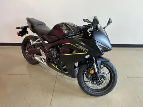 Photos of 2026 HONDA CBR650R E-Clutch for sale in Grain Valley, MO at Dell's Honda Powerhouse