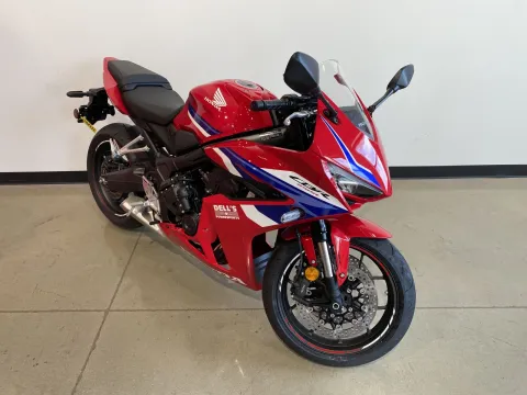 Photos of 2026 HONDA CBR650R E-Clutch for sale in Grain Valley, MO at Dell's Honda Powerhouse