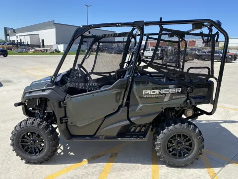 More photos of 2025 HONDA PIONEER 1000-5 Deluxe at Dell's Honda Powerhouse, MO