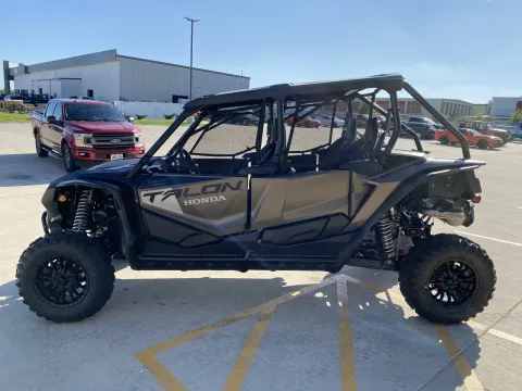 More photos of 2026 HONDA TALON1000X4 FOX LIVE VALVE at Dell's Honda Powerhouse, MO