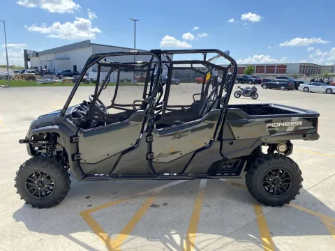 More photos of 2025 HONDA PIONEER 1000-6 Crew Deluxe at Dell's Honda Powerhouse, MO