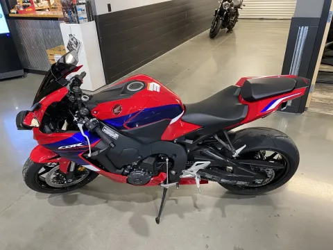 More photos of 2023 HONDA CBR1000RR at Dell's Honda Powerhouse, MO