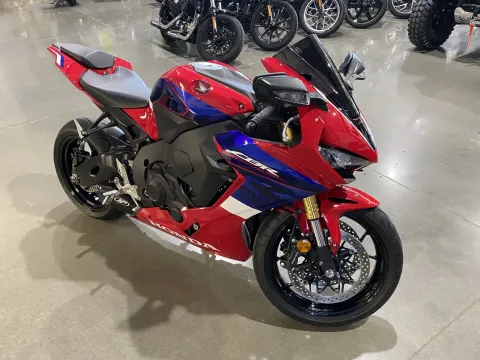 Photos of 2023 HONDA CBR1000RR for sale in Grain Valley, MO at Dell's Honda Powerhouse
