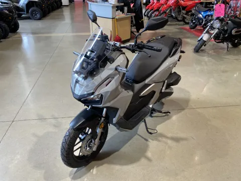 More photos of 2026 HONDA ADV160 at Dell's Honda Powerhouse, MO