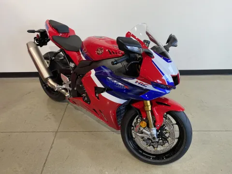 Photos of 2026 Honda CBR1000RR-R Fireblade SP for sale in Grain Valley, MO at Dell's Honda Powerhouse