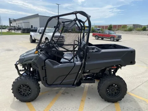 More photos of 2026 Honda Pioneer 700 Deluxe at Dell's Honda Powerhouse, MO
