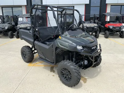 Photos of 2026 Honda Pioneer 700 Deluxe for sale in Grain Valley, MO at Dell's Honda Powerhouse