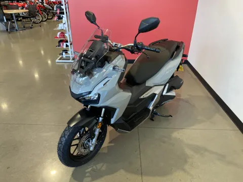 More photos of 2026 Honda ADV 160 at Dell's Honda Powerhouse, MO