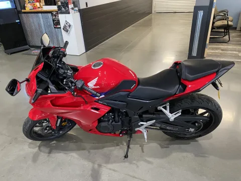 More photos of 2025 Honda CBR500R ABS at Dell's Honda Powerhouse, MO