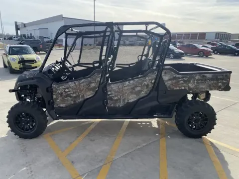 More photos of 2025 Honda Pioneer 1000-6 Crew Deluxe at Dell's Honda Powerhouse, MO