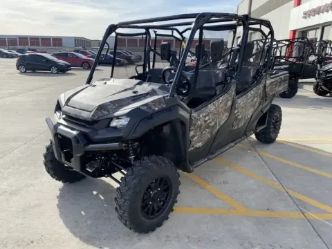 More photos of 2025 Honda Pioneer 1000-6 Crew Deluxe at Dell's Honda Powerhouse, MO