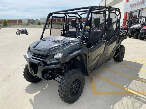 More photos of 2025 Honda Pioneer 1000-6 Crew Deluxe at Dell's Honda Powerhouse, MO