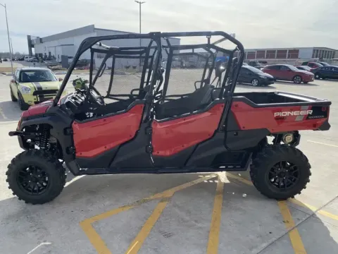 More photos of 2025 Honda Pioneer 1000-6 Crew Deluxe at Dell's Honda Powerhouse, MO