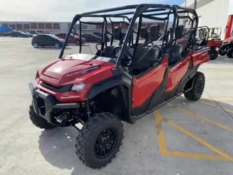 More photos of 2025 Honda Pioneer 1000-6 Crew Deluxe at Dell's Honda Powerhouse, MO