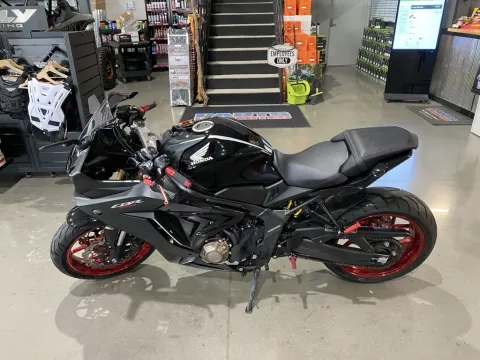 More photos of 2021 Honda CBR650R ABS at Dell's Honda Powerhouse, MO