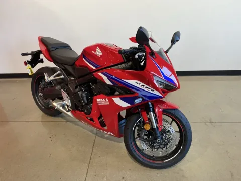 Photos of 2026 Honda CBR650R E-Clutch for sale in Grain Valley, MO at Dell's Honda Powerhouse