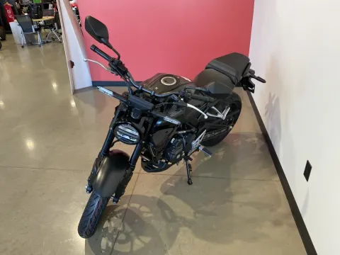 More photos of 2026 Honda CB300R ABS at Dell's Honda Powerhouse, MO