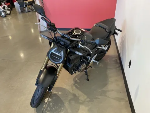 More photos of 2026 Honda CB650R E-Clutch at Dell's Honda Powerhouse, MO