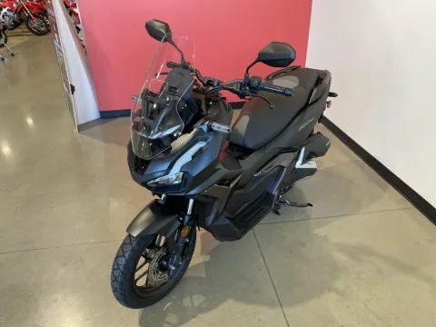 More photos of 2027 HONDA ADV160 at Dell's Honda Powerhouse, MO