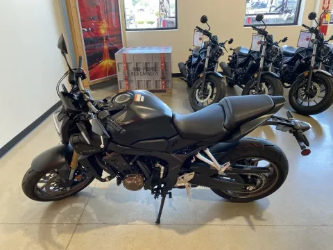 More photos of 2026 Honda CB650R E-Clutch at Dell's Honda Powerhouse, MO