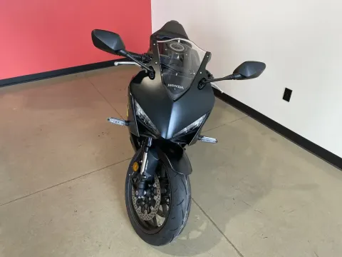 Another view of 2026 Honda CBR650R E-Clutch for sale in Grain Valley, MO at Dell's Honda Powerhouse