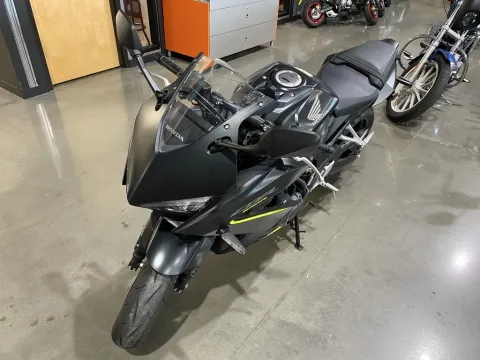 More photos of 2026 Honda CBR650R E-Clutch at Dell's Honda Powerhouse, MO