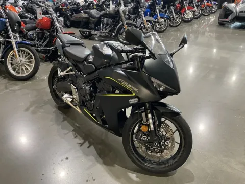 Photos of 2026 Honda CBR650R E-Clutch for sale in Grain Valley, MO at Dell's Honda Powerhouse