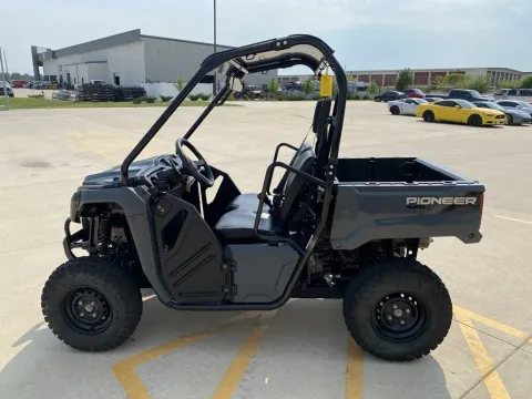 More photos of 2025 Honda Pioneer 520 at Dell's Honda Powerhouse, MO
