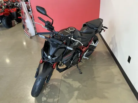 More photos of 2026 Honda CB750 Hornet E-Clutch at Dell's Honda Powerhouse, MO