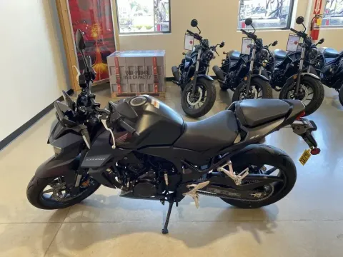 More photos of 2026 Honda CB750 Hornet E-Clutch at Dell's Honda Powerhouse, MO