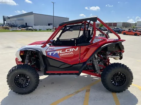 More photos of 2026 Honda Talon 1000R FOX Live Valve at Dell's Honda Powerhouse, MO