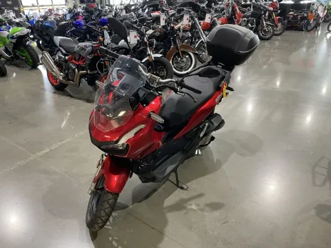 More photos of 2022 HONDA ADV150 at Dell's Honda Powerhouse, MO