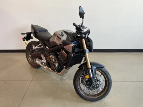 Photos of 2025 Honda CB650R E-Clutch for sale in Grain Valley, MO at Dell's Honda Powerhouse